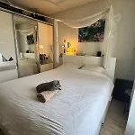 Cozy & Sunny In West شقة *