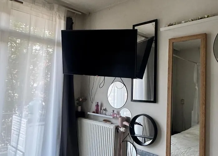 Cozy&sunny In West Appartement